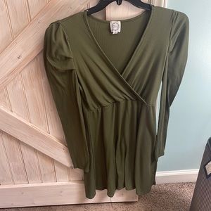 Green long sleeve Blue Rain dress. Low cut. Size medium